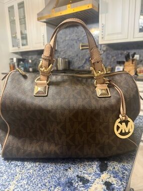 Michael Kors Grayson  speedy 
Monogram Handbag Gold Hardware  13:10 low start